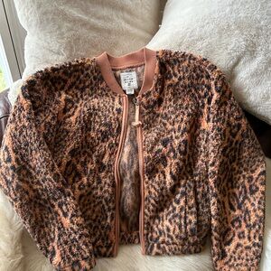 Billabong jacket fits girls large or ladies small.